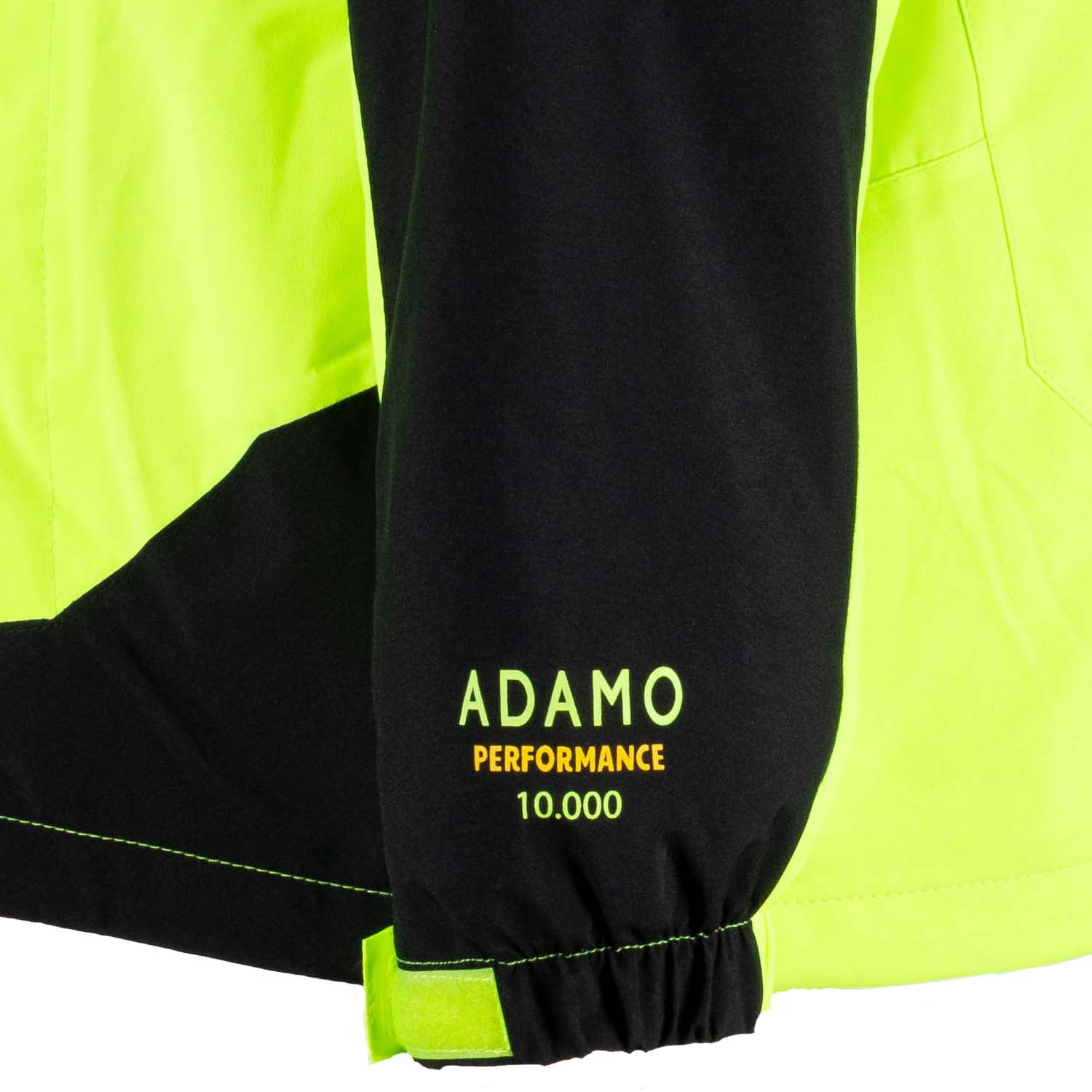 Detailansicht Ärmels ADAMO Herren 3in1 Jacke in Neongelb mit Schriftzug „ADAMO PERFORMANCE 10.000“ in Übergrößen.