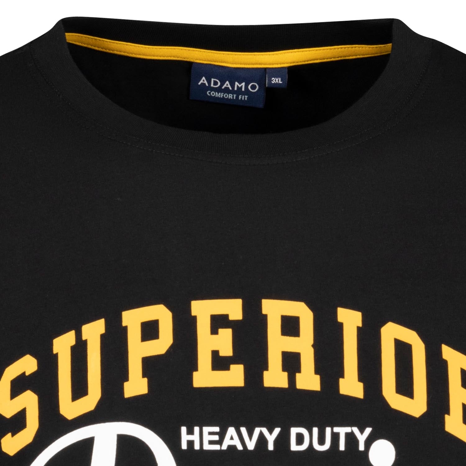 Detailansicht ADAMO Herren Kurzarmshirt in Schwarz mit Rundhalsausschnitt und großem Print.