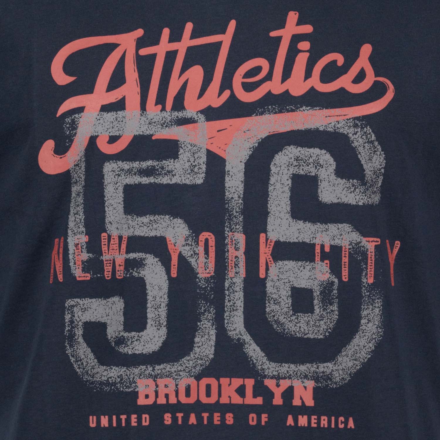 Detailansicht ADAMO Herren T-Shirt in Navy mit großem Print.