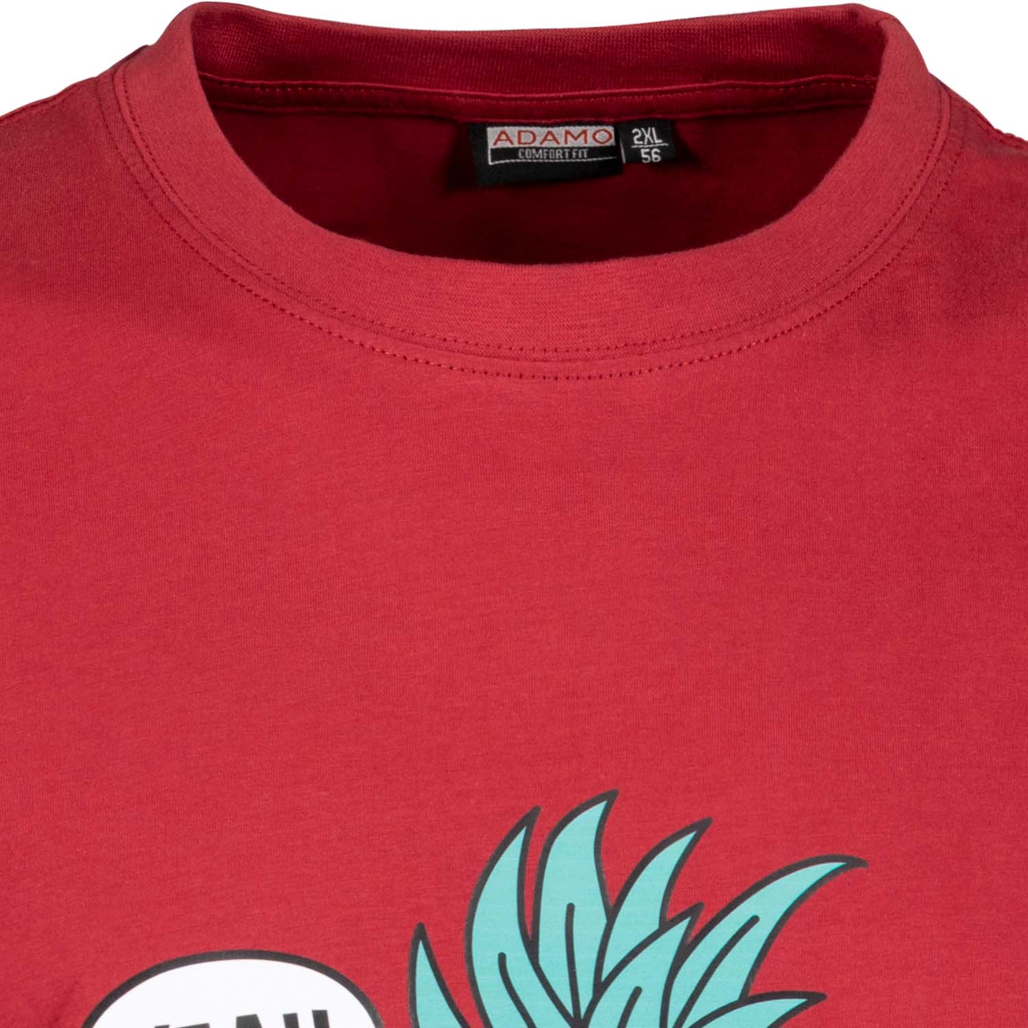 Detailansicht ADAMO Herren Kurzarmshirt in Weinrot mit Rundhalsausschnitt und großem Print.