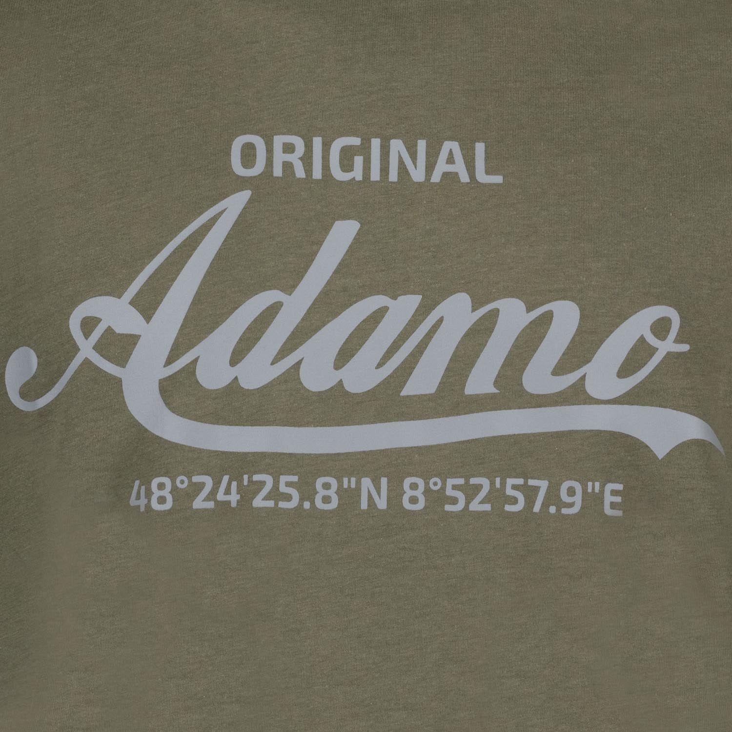 Detailansicht ADAMO Herren T-Shirt in Oliv mit großem Print.