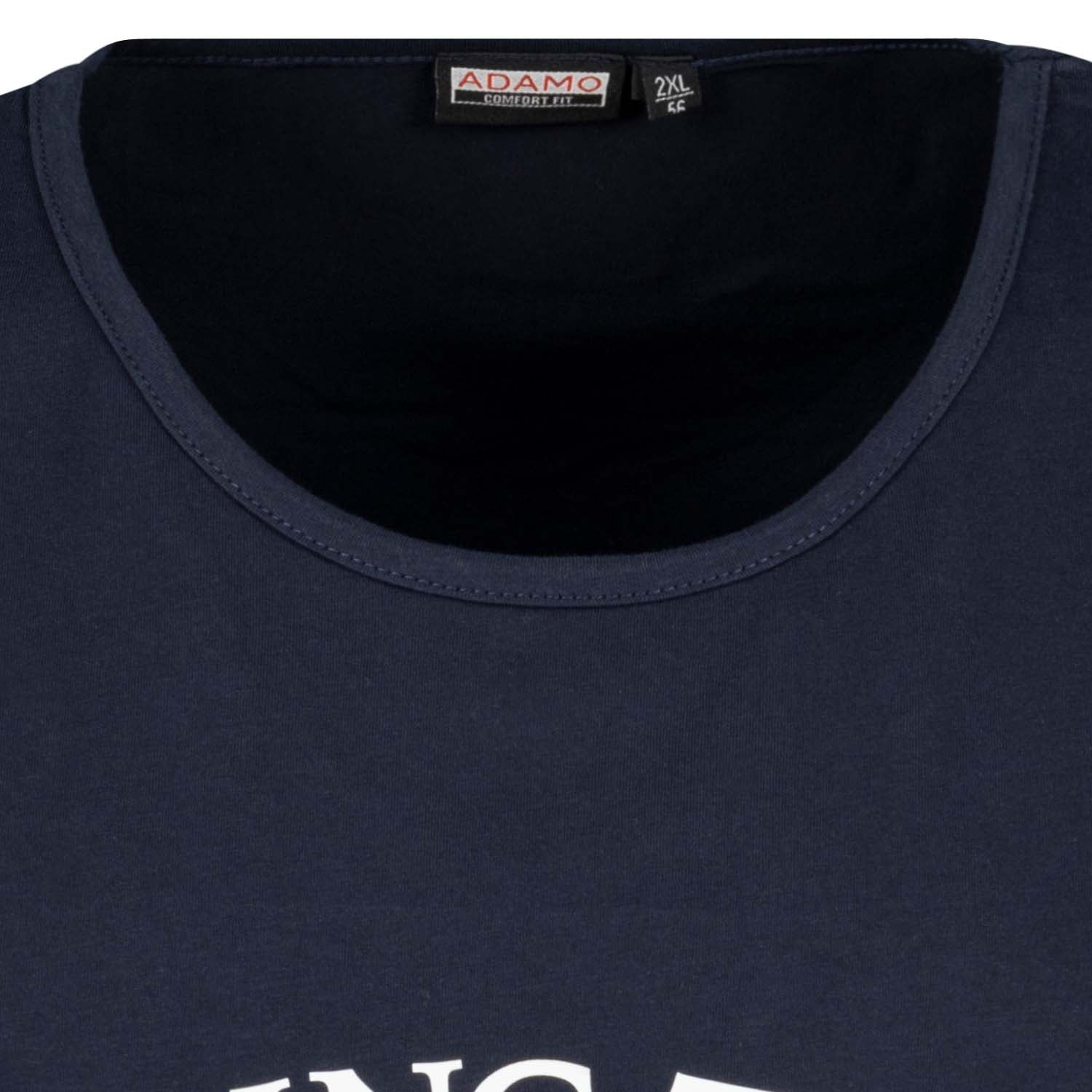 Detailansicht ADAMO Herren Tank Top navy mit Rundhalsausschnitt und großem Print.