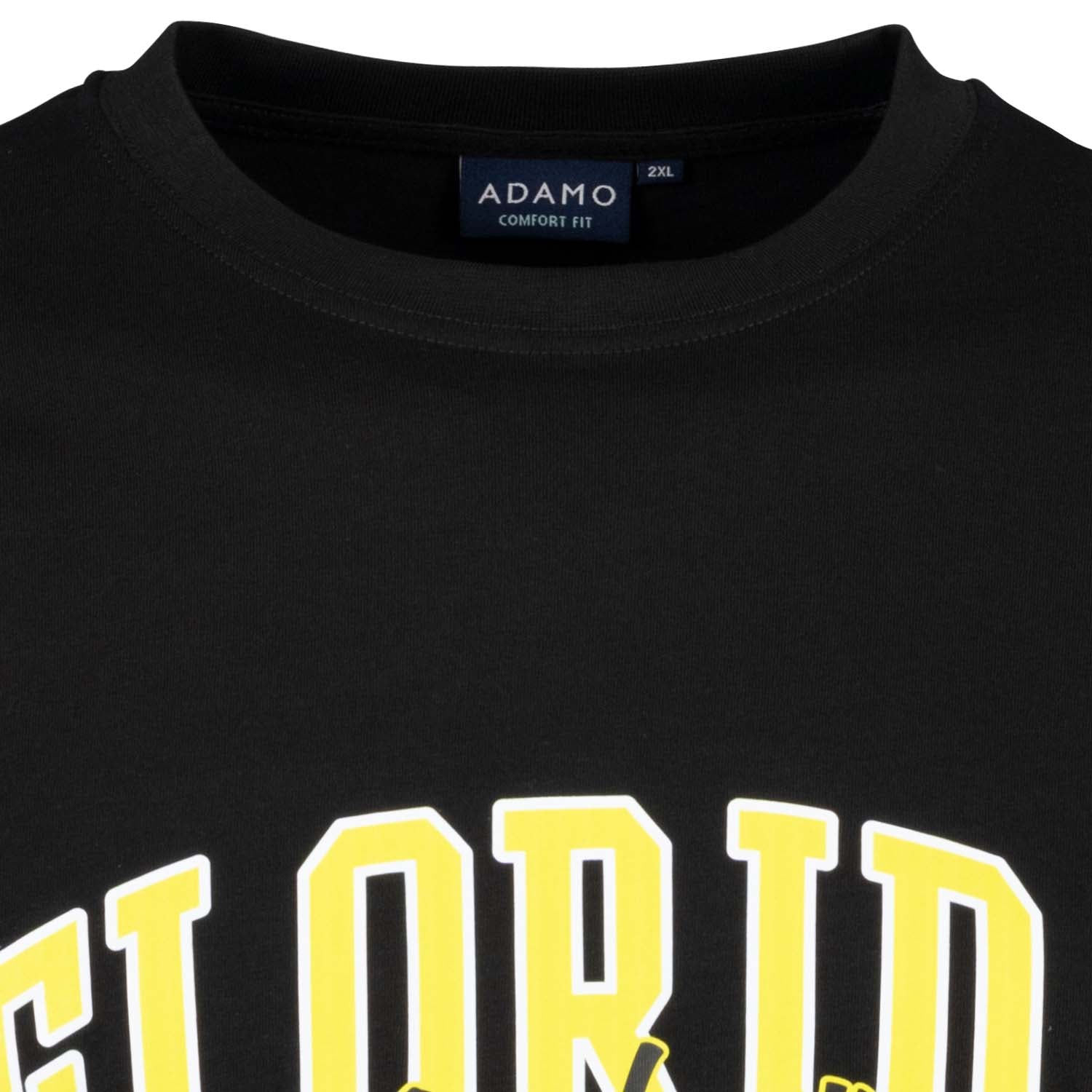 Detailansicht ADAMO Herren Kurzarmshirt in Schwarz mit Rundhalsausschnitt und großem Print.