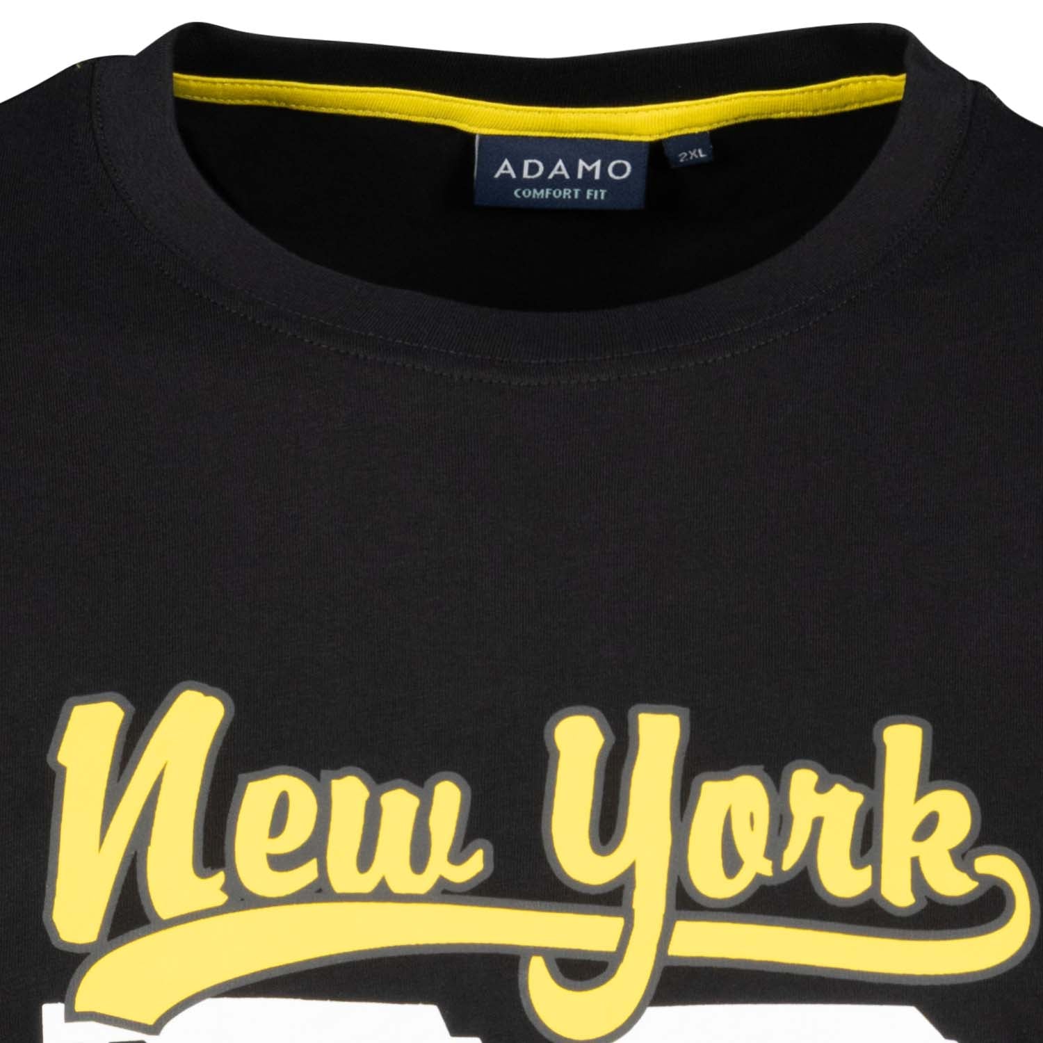 Detailansicht ADAMO Herren Kurzarmshirt in Schwarz mit Rundhalsausschnitt und großem Print.