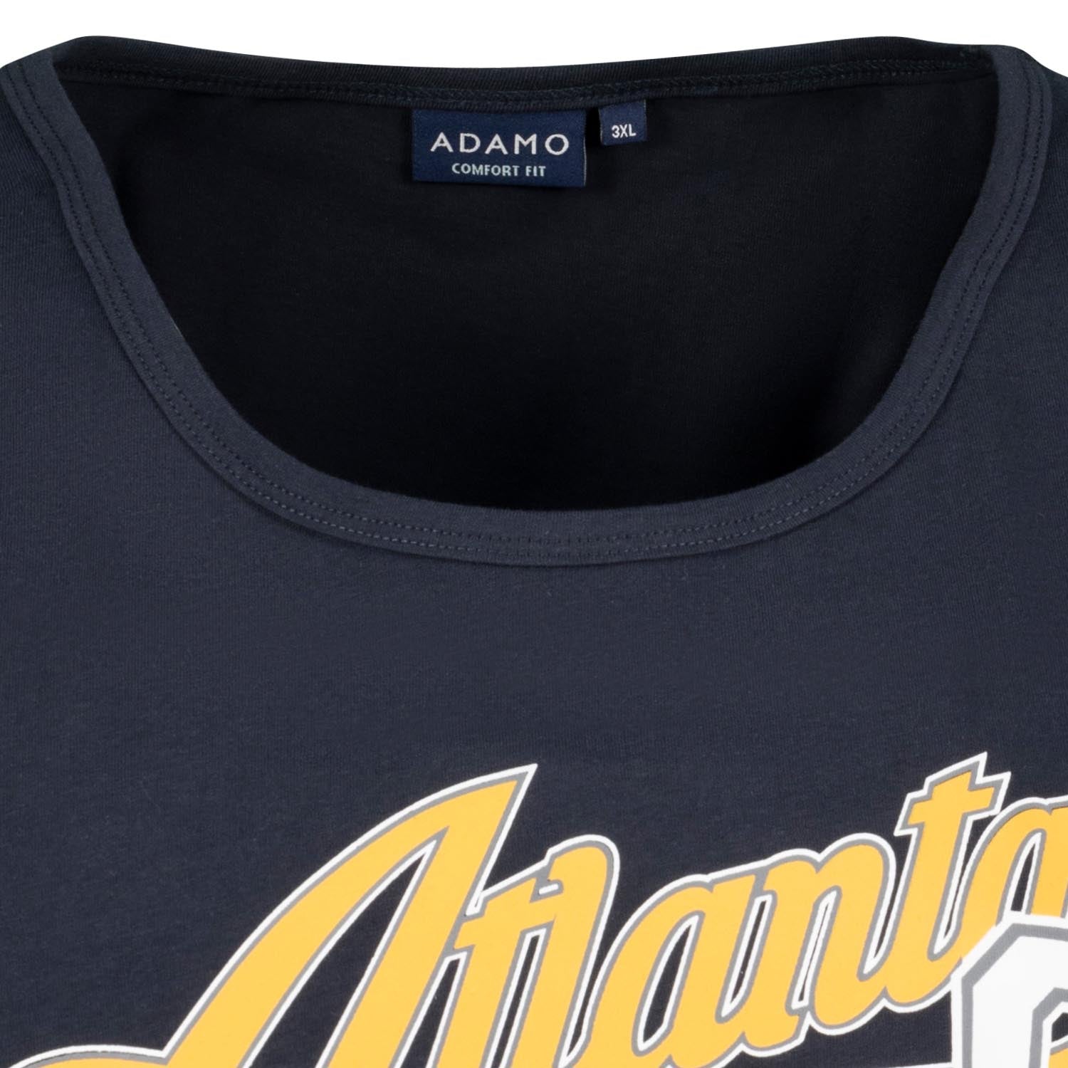 Detailansicht ADAMO Herren Muskelshirt in Navy mit Rundhalsausschnitt und großem Print.