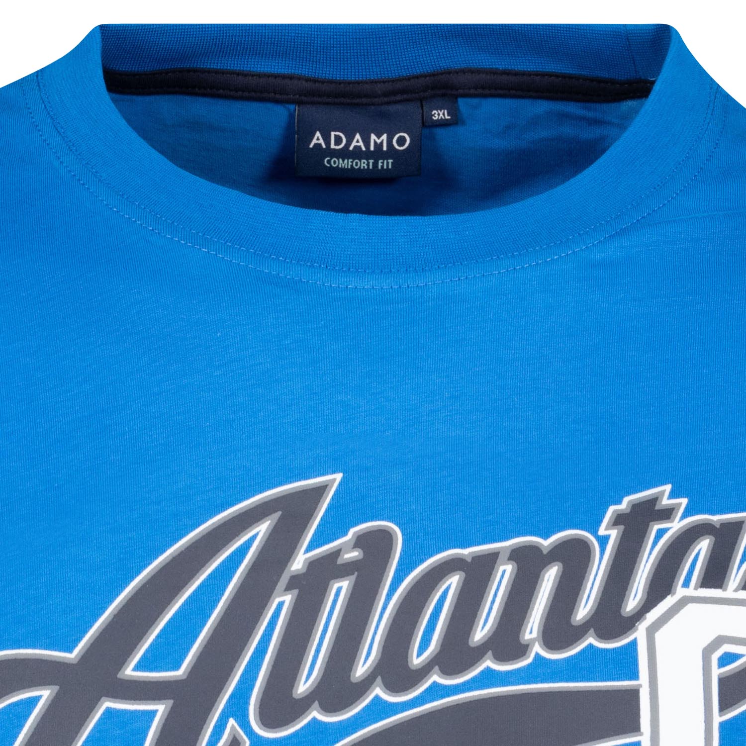 Detailansicht ADAMO Herren Kurzarmshirt in Azur mit Rundhalsausschnitt und großem Print.