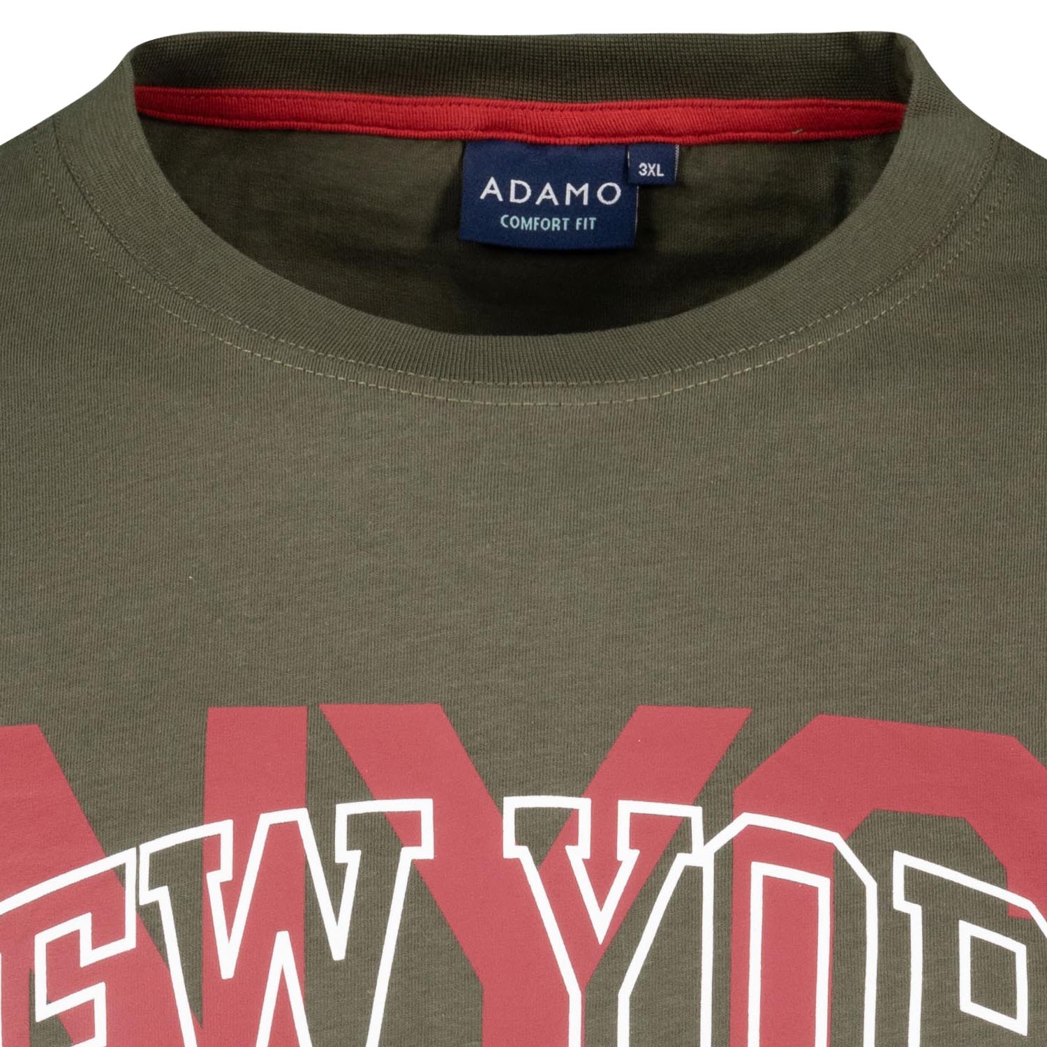 Detailansicht ADAMO Herren Kurzarmshirt in Oliv mit Rundhalsausschnitt und großem Print.