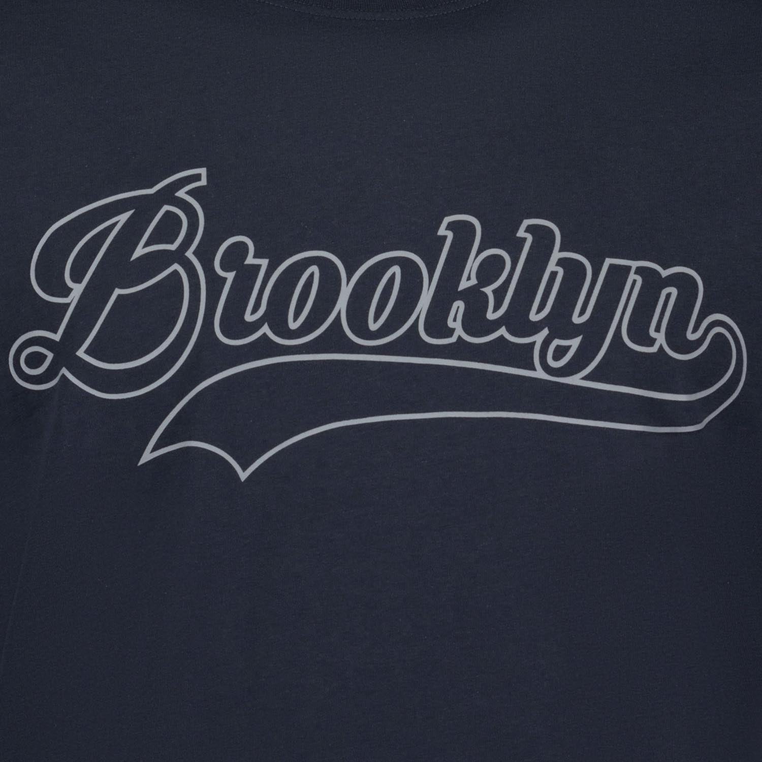 Detailansicht ADAMO Herren T-Shirt in Navy mit großem Print. 
